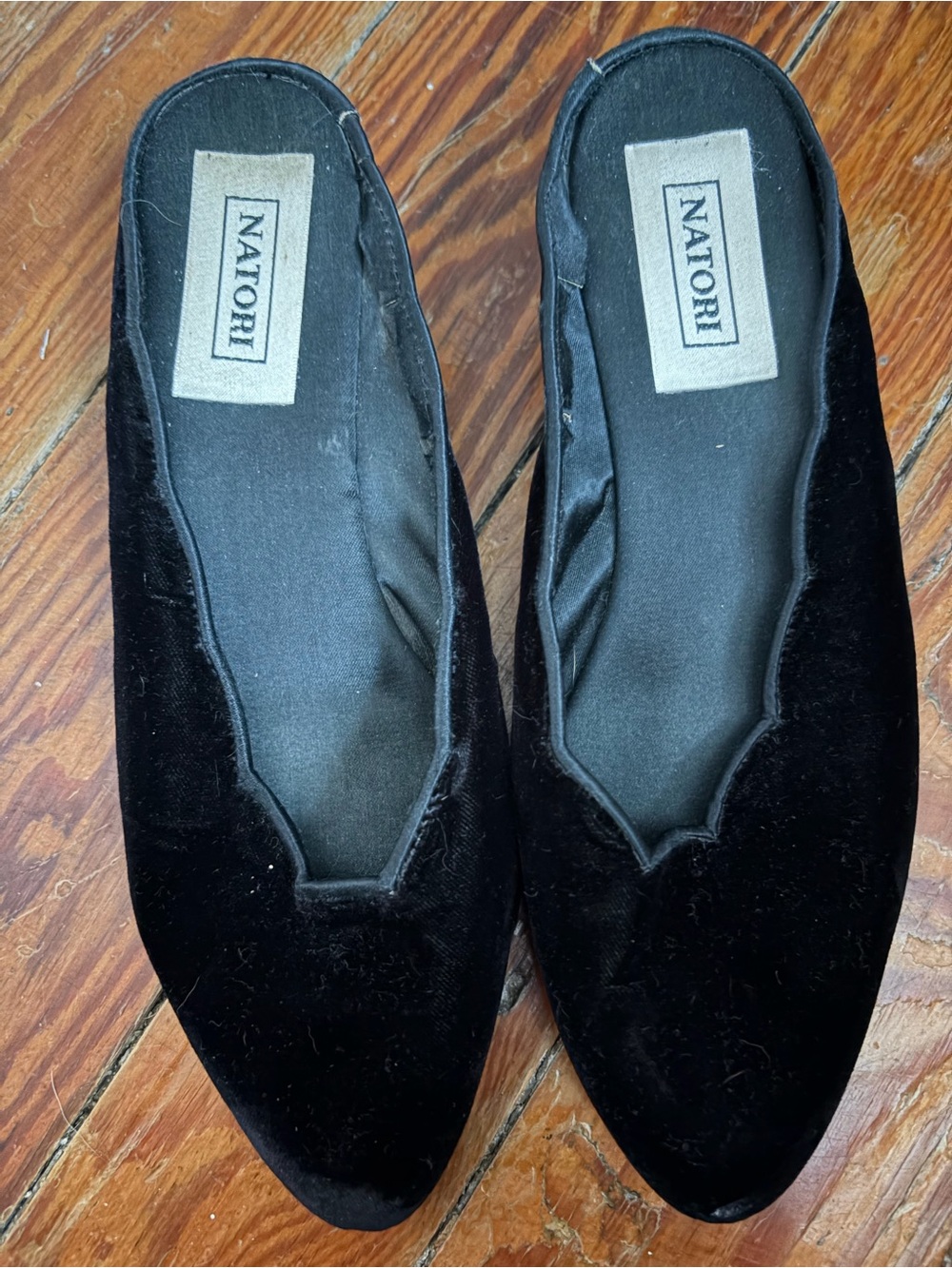 Natori Vintage Black Velvet Slippers Shoes